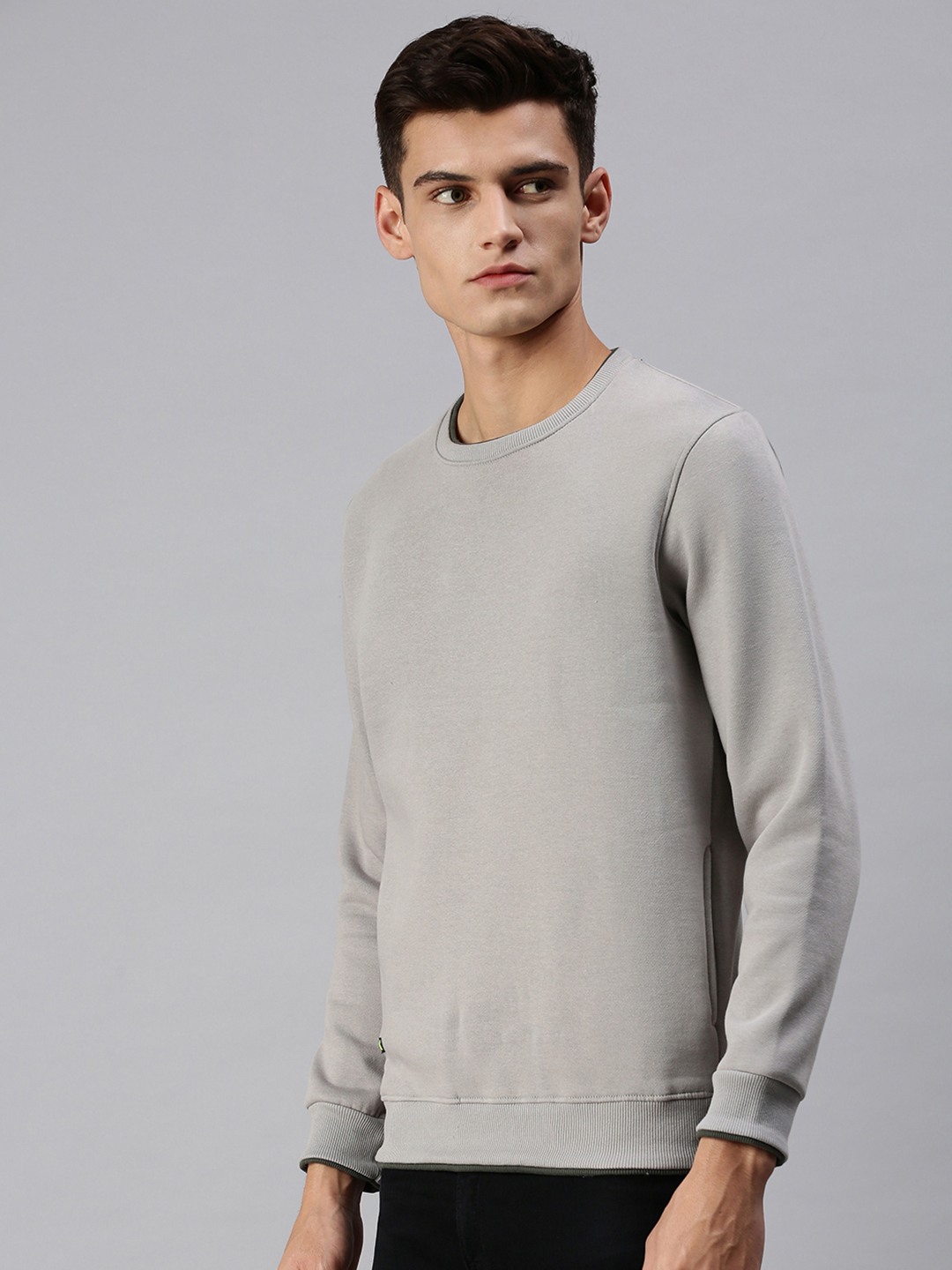 SHOWOFF Men Grey Solid Round Neck Full Sleeves Slim Fit Sweatshirt