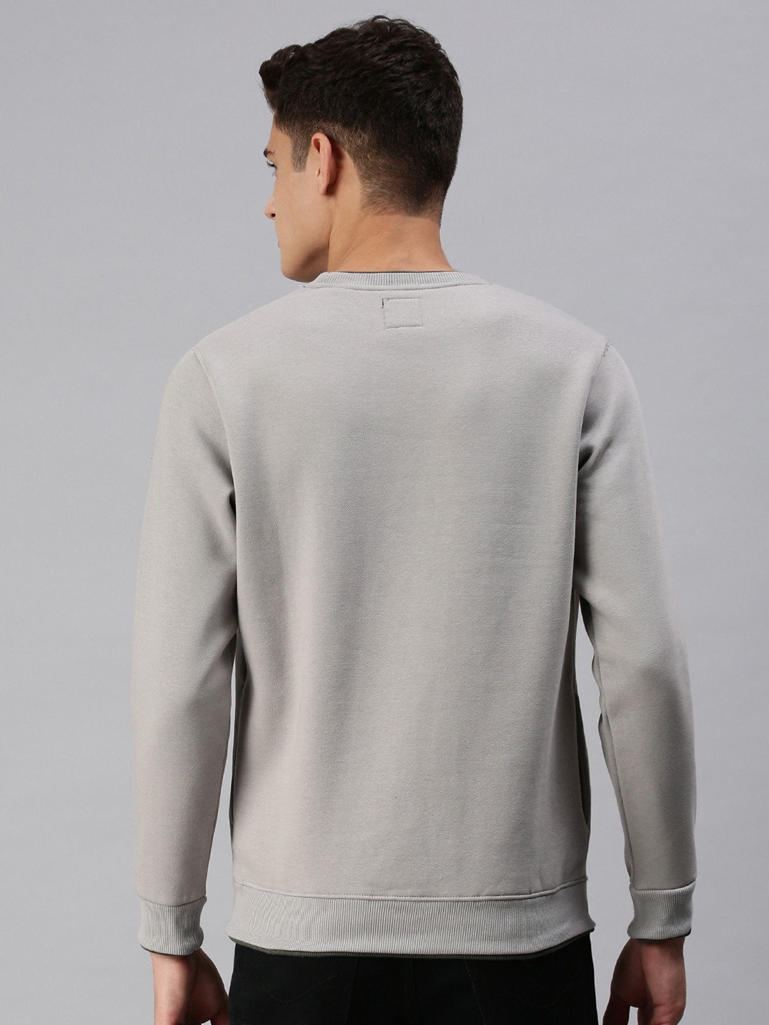 SHOWOFF Men Grey Solid Round Neck Full Sleeves Slim Fit Sweatshirt