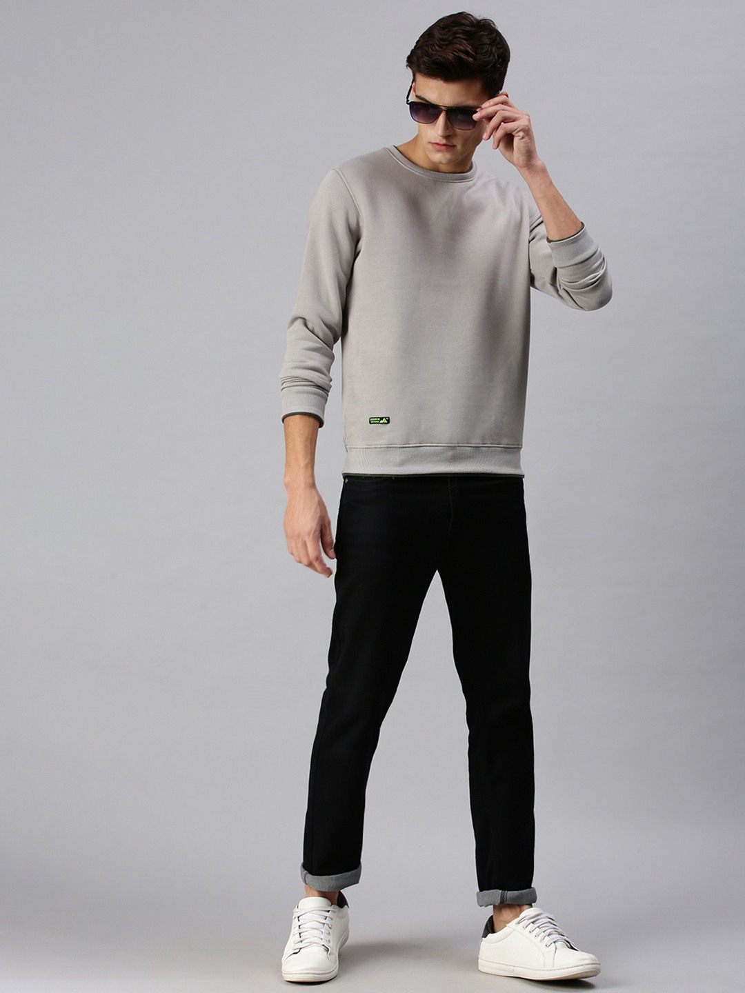 SHOWOFF Men Grey Solid Round Neck Full Sleeves Slim Fit Sweatshirt