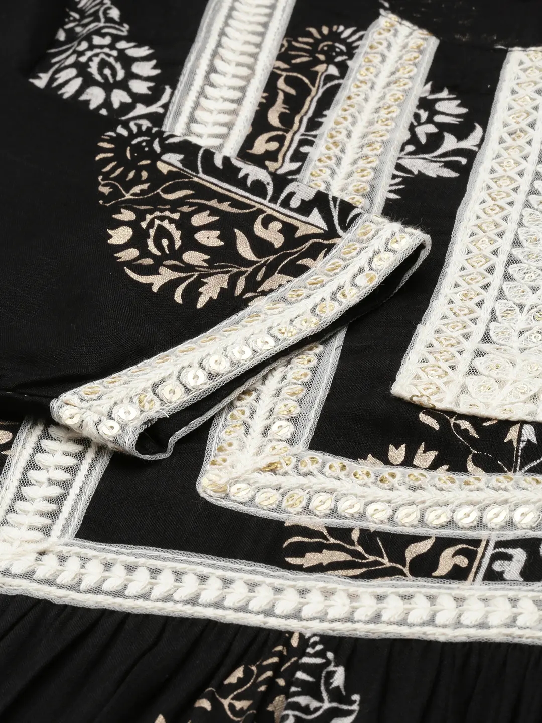 SHOWOFF Women Black Printed Round Neck Three-Quarter Sleeves Mid Length Straight Kurta Set