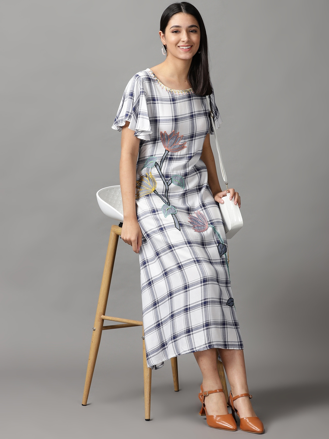 Showoff | SHOWOFF Women White Checked Round Neck Short Sleeves Maxi Fit and Flare Dress 4