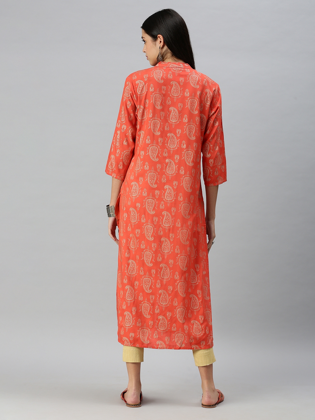 Showoff | SHOWOFF Women Peach Ethnic Motifs Mandarin Collar Three-Quarter Sleeves Mid Length Straight Kurta 3