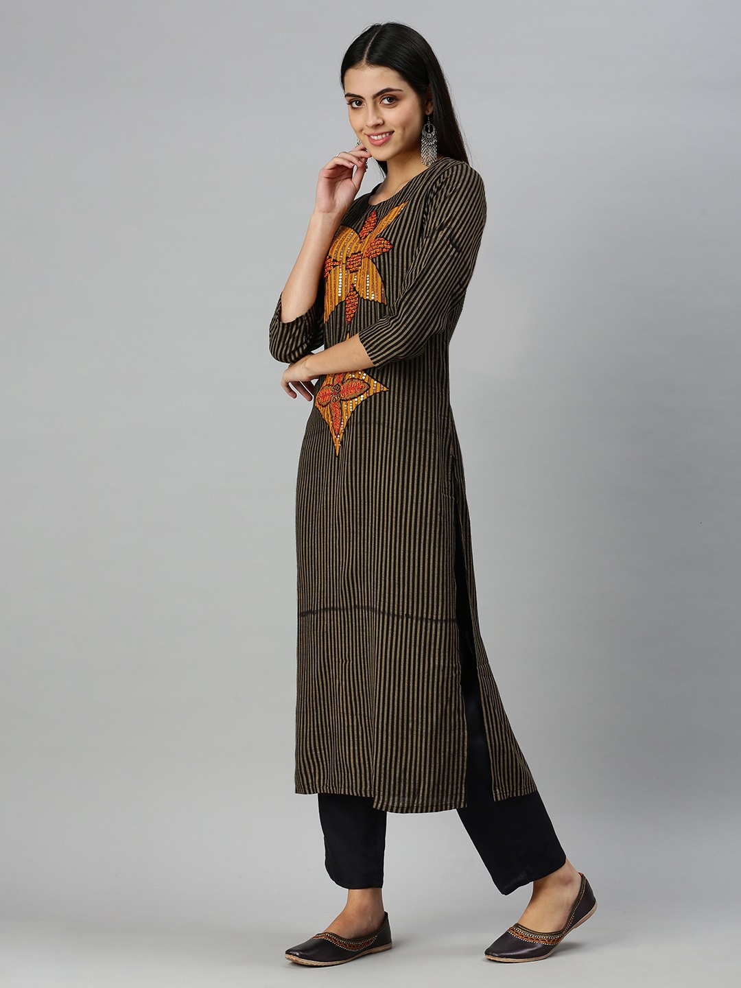 SHOWOFF Women Black Striped Round Neck Three-Quarter Sleeves Long Straight Kurta