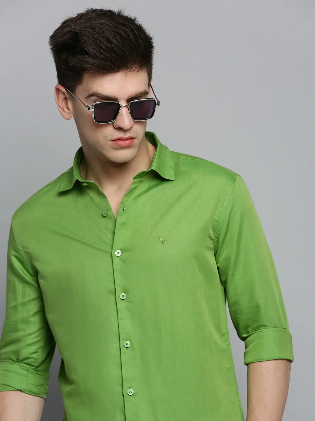 SHOWOFF Men Green Solid Spread Collar Full Sleeves Casual Shirt