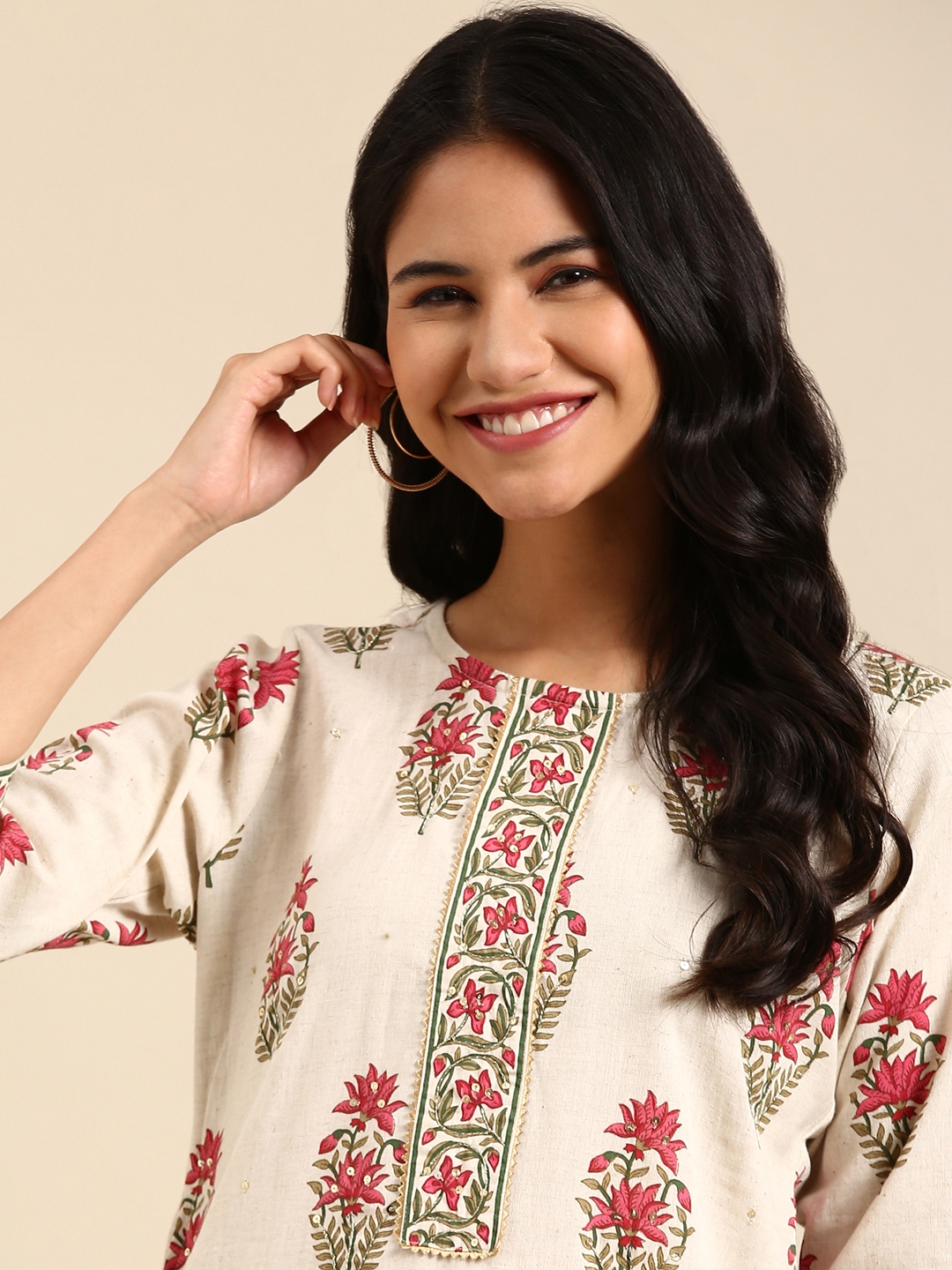 Showoff | SHOWOFF Women Off White Floral Round Neck Three-Quarter Sleeves Mid Length Straight Kurta 0