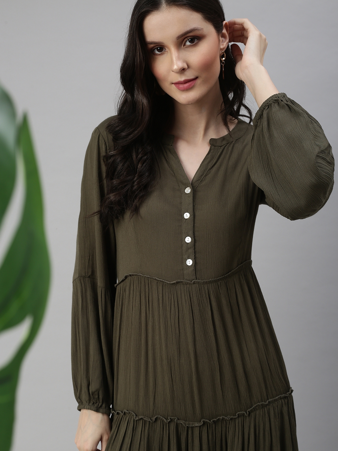 Front Keyhole Accented Long Sleeve Dress in olive – Bili's Bougie Boutique