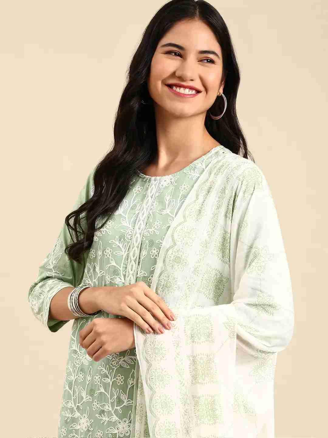 SHOWOFF Women Green Printed Round Neck Three-Quarter Sleeves Mid Length Straight Kurta Set