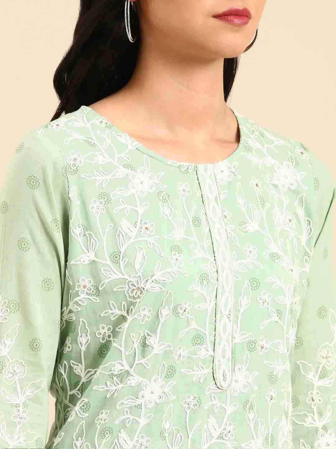 SHOWOFF Women Green Printed Round Neck Three-Quarter Sleeves Mid Length Straight Kurta Set