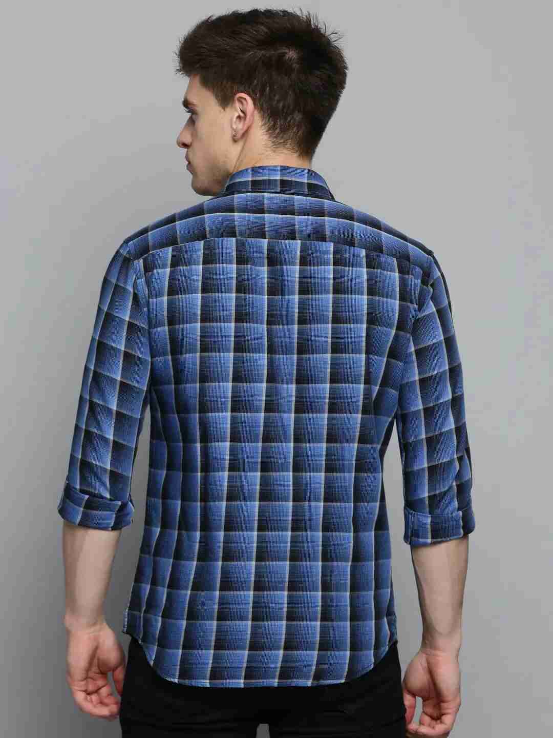 SHOWOFF Men Blue Checked Spread Collar Full Sleeves Casual Shirt