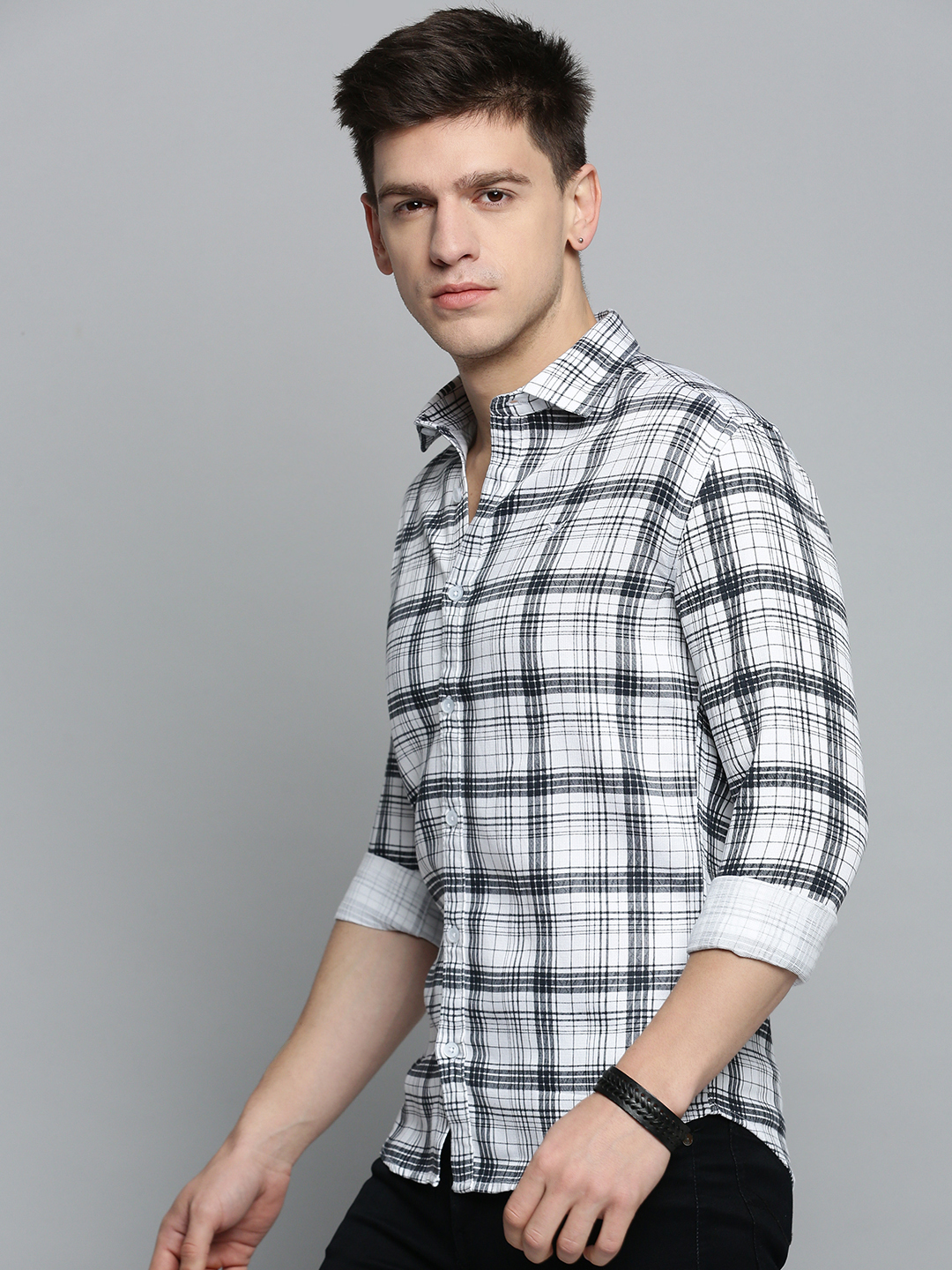 SHOWOFF Men White Checked Spread Collar Full Sleeves Casual Shirt