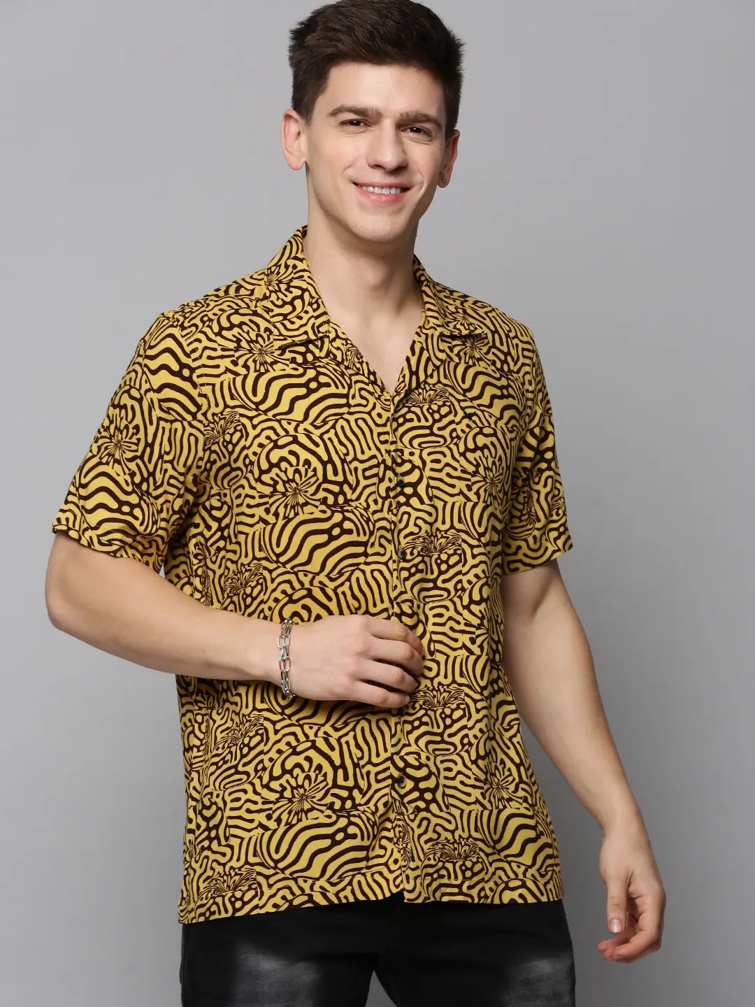 Showoff | SHOWOFF Men Yellow Printed Cuban Collar Short Sleeves Casual Shirt 1