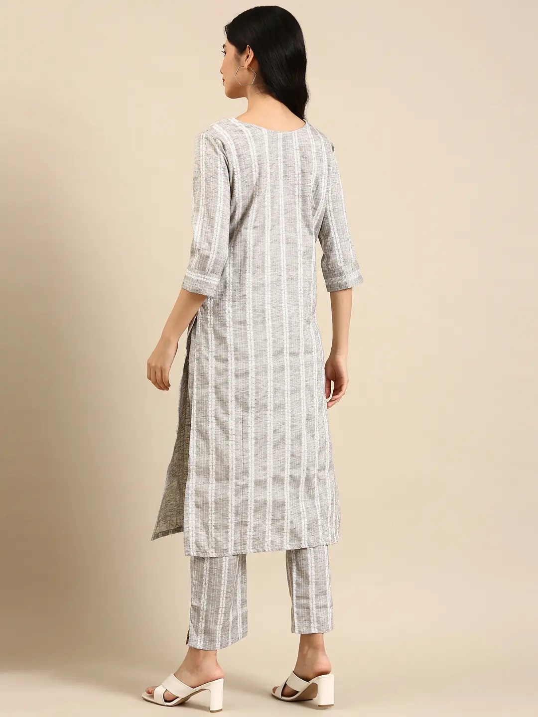 Showoff | SHOWOFF Women Grey Self Design Round Neck Three-Quarter Sleeves Mid Length Straight Kurta Set 4