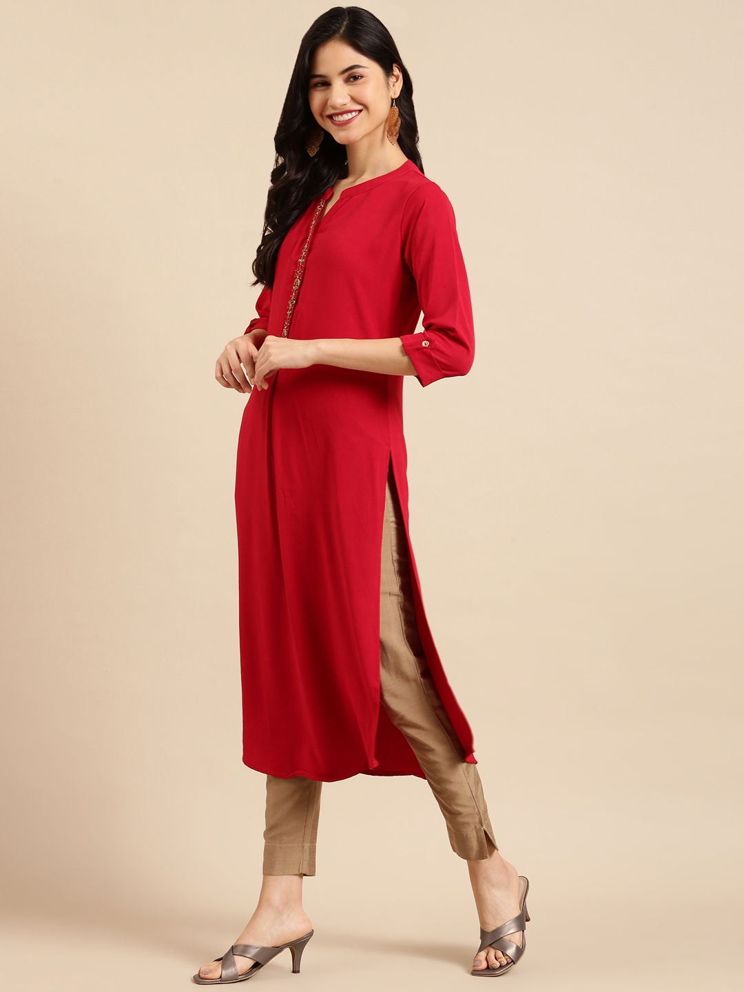 Showoff | SHOWOFF Women Red Solid Mandarin Collar Three-Quarter Sleeves Mid Length Straight Kurta 3