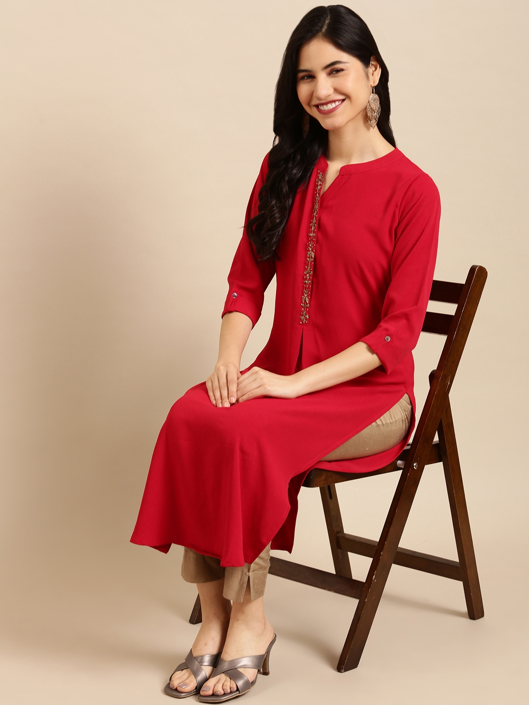 Showoff | SHOWOFF Women Red Solid Mandarin Collar Three-Quarter Sleeves Mid Length Straight Kurta 5