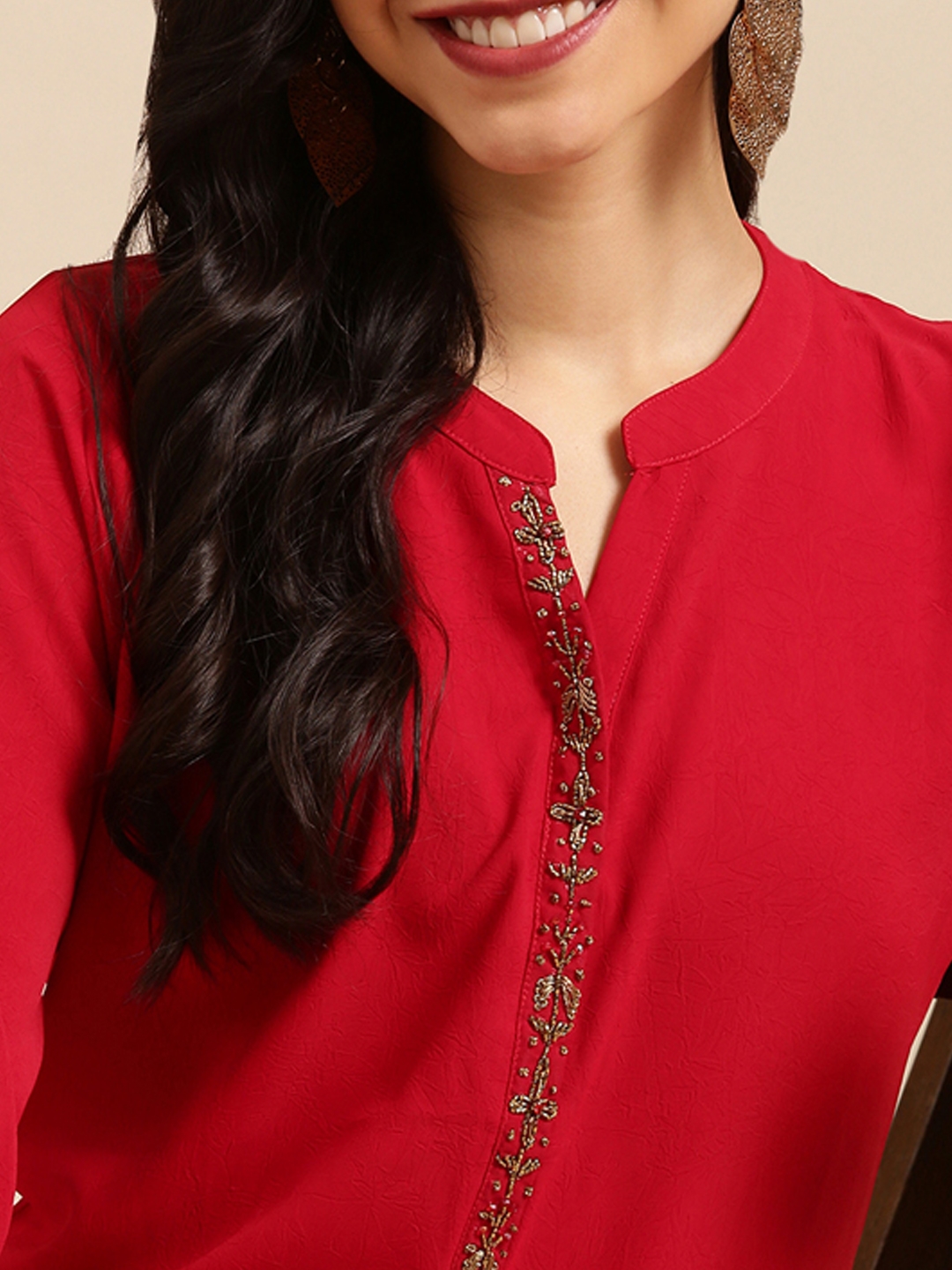 Showoff | SHOWOFF Women Red Solid Mandarin Collar Three-Quarter Sleeves Mid Length Straight Kurta 6