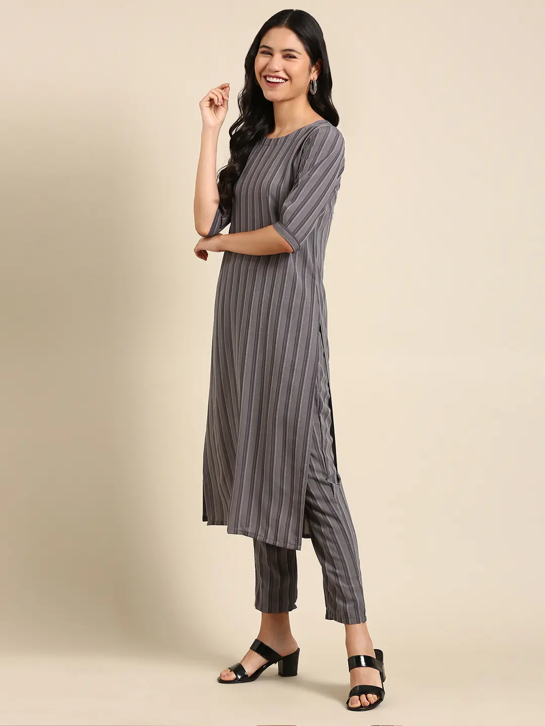 SHOWOFF Women Grey Self Design  Round Neck Three-Quarter Sleeves Mid Length Straight Kurta Set