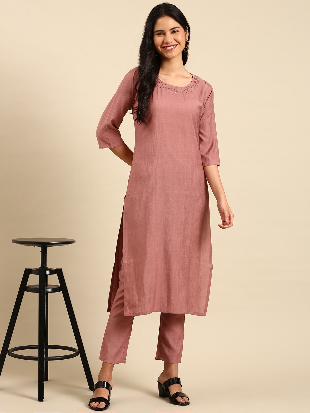 Showoff | SHOWOFF Women Mauve Embroidered Scoop Neck Three-Quarter Sleeves Mid Length Straight Kurta Set 4