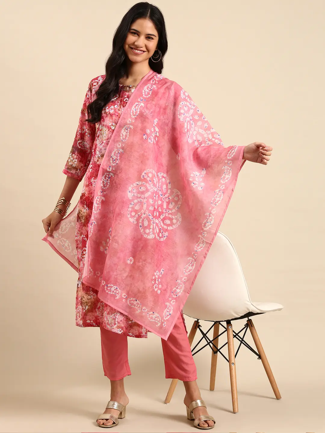 SHOWOFF Women Pink Dyed  Scoop Neck Three-Quarter Sleeves Mid Length Straight Kurta Set