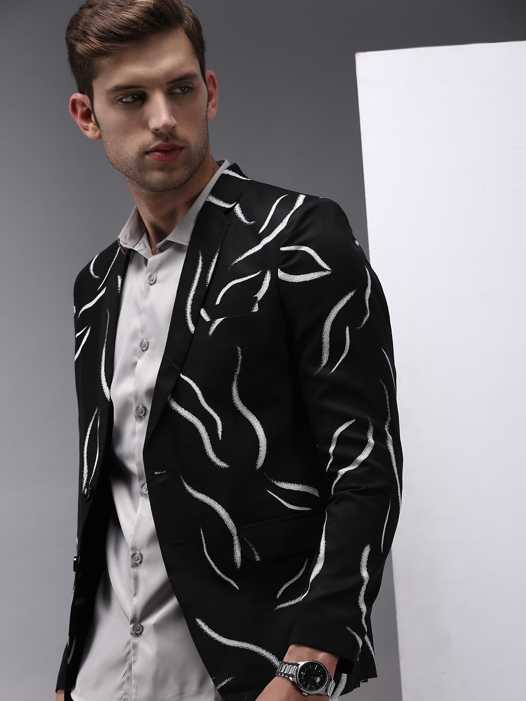 SHOWOFF Men s Mandarin Collar Black Printed Blazer