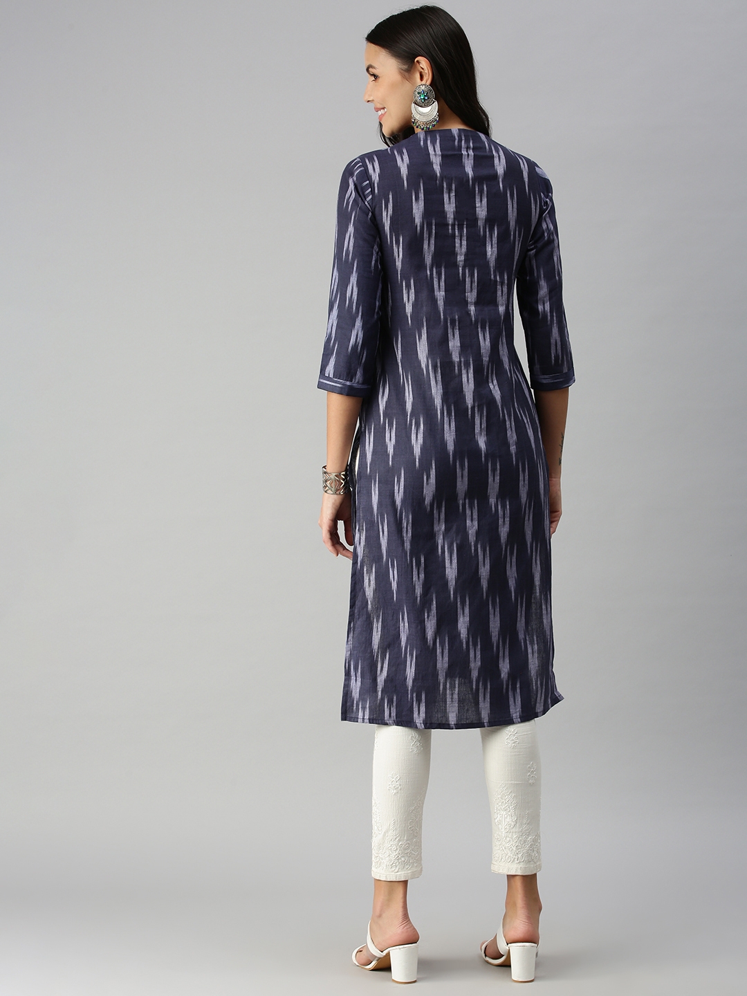 Showoff | SHOWOFF Women's V-Neck Woven Design Navy Blue Straight Kurta 2