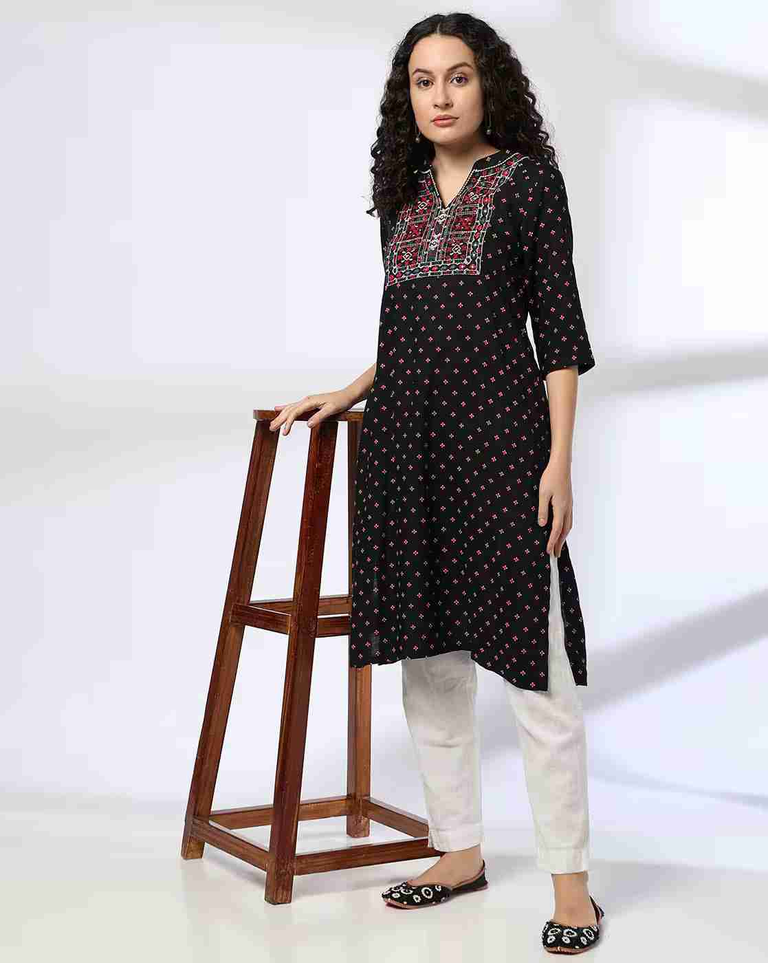 SIYAHI | Women Printed Straight Kurta with Embroidered Yoke|0