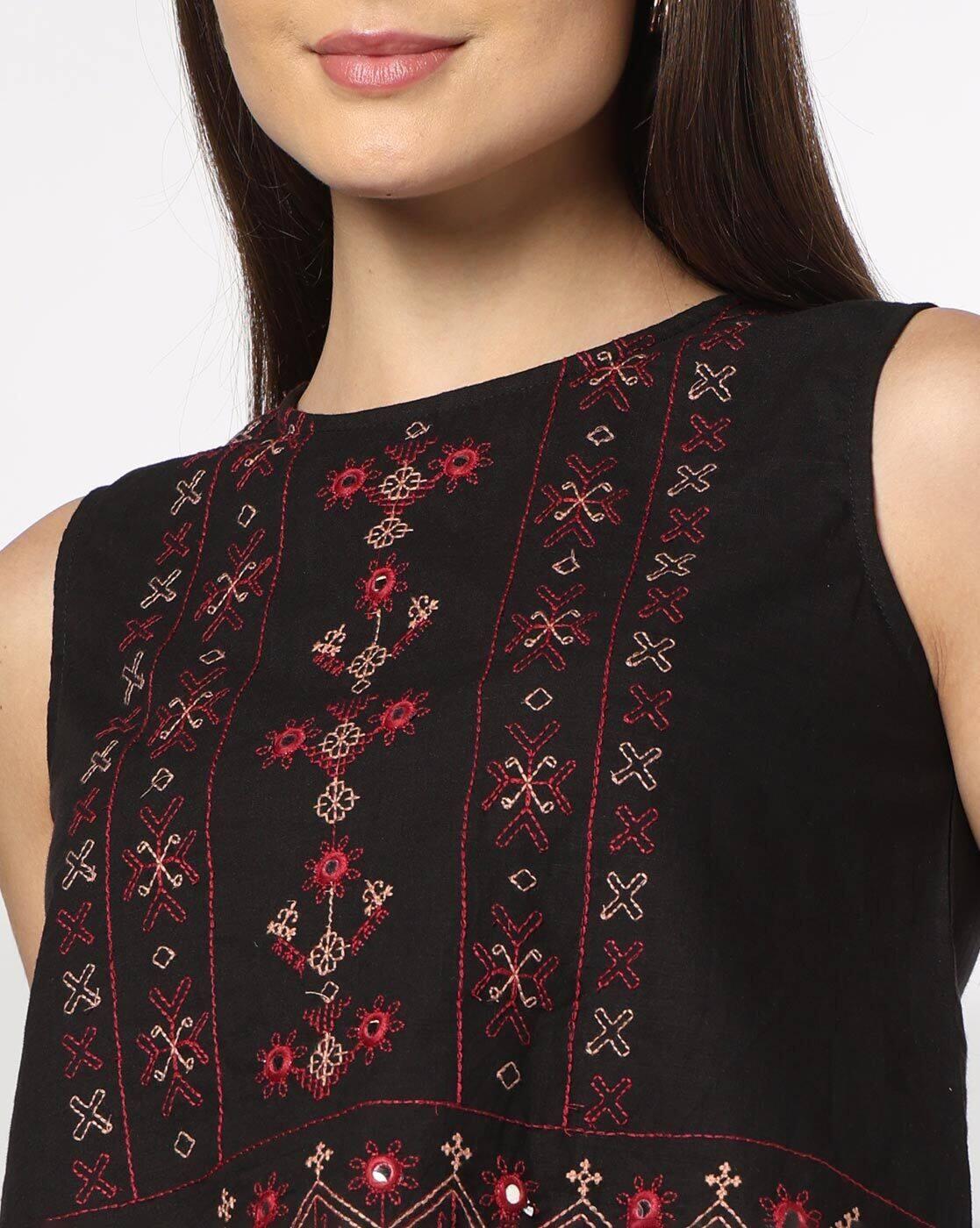 SIYAHI | Women Embroidered Crop Top with Skirt Set|3