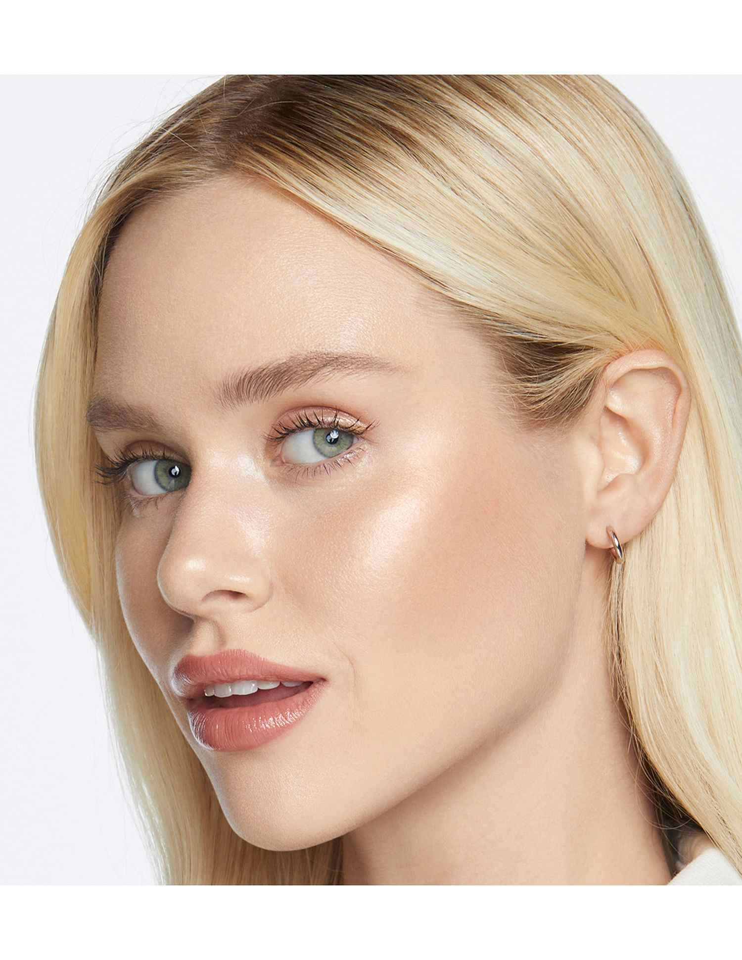 Smashbox X Becca Shimmering Skin Perfector Pressed Highlighter • Opal