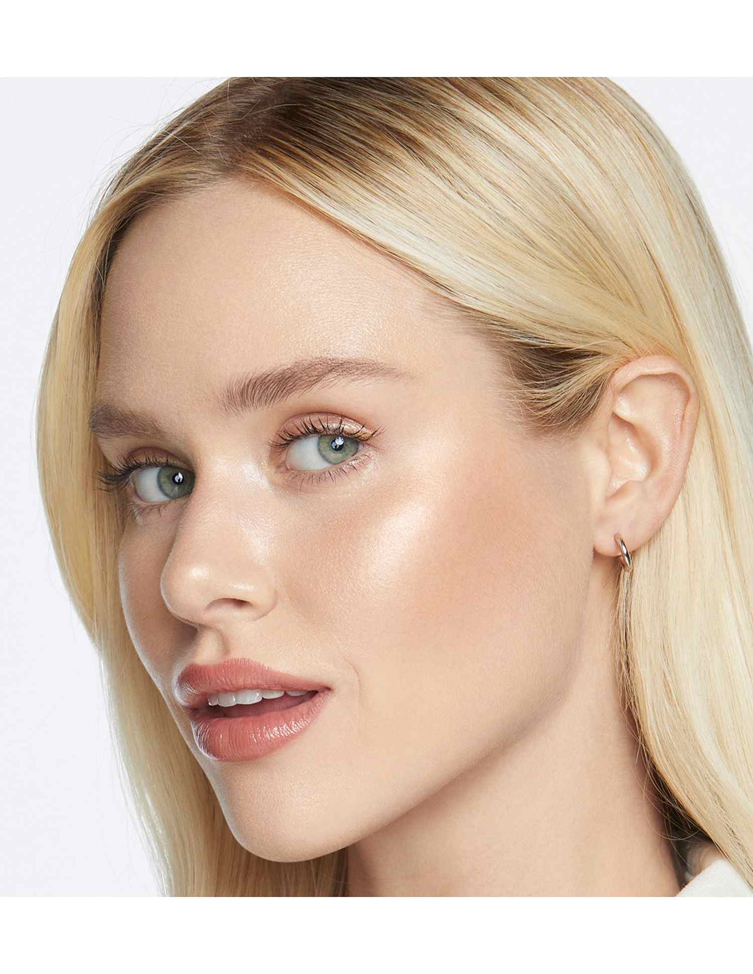 Smashbox X Becca Shimmering Skin Perfector Pressed Highlighter • Moonstone