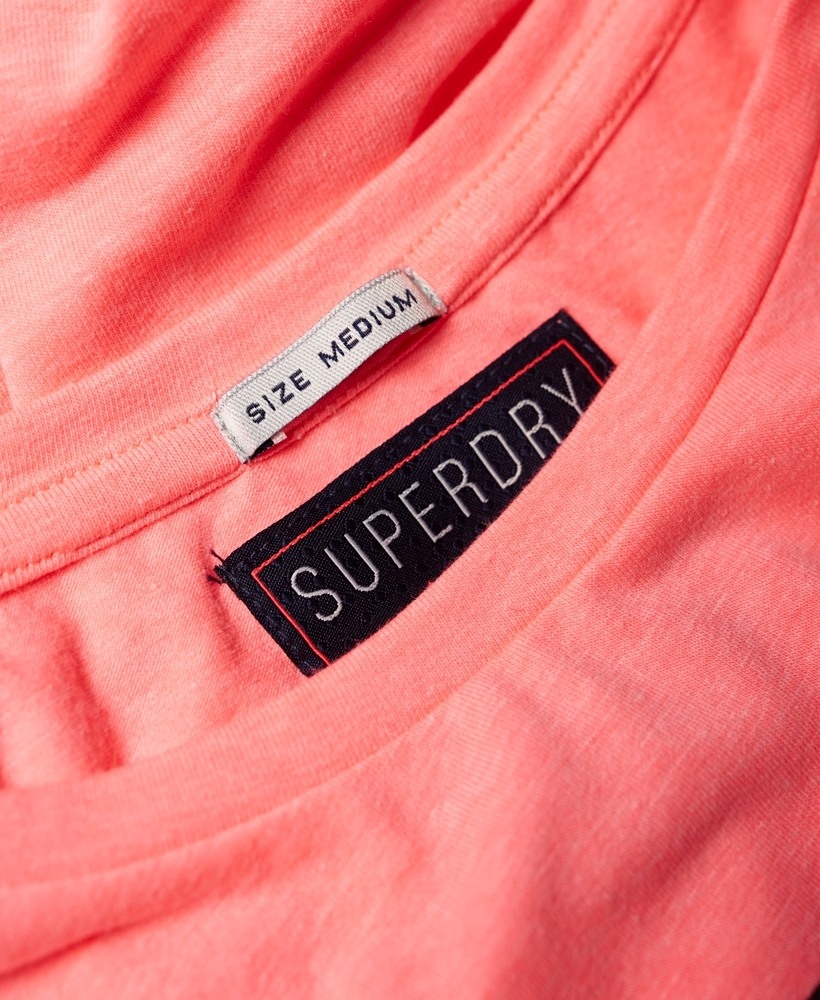 https://cdn.fynd.com/v2/falling-surf-7c8bb8/fyprod/wrkr/products/pictures/item/free/original/superdry/G80010XOZFW/4/KdoCjaNQEU-325236_06.jpg