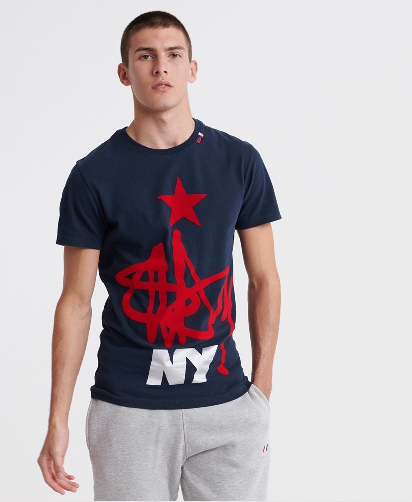 https://cdn.fynd.com/v2/falling-surf-7c8bb8/fyprod/wrkr/products/pictures/item/free/original/superdry/M1000622AQCS/1/8UuTtZN2hD-1151132_02.jpg