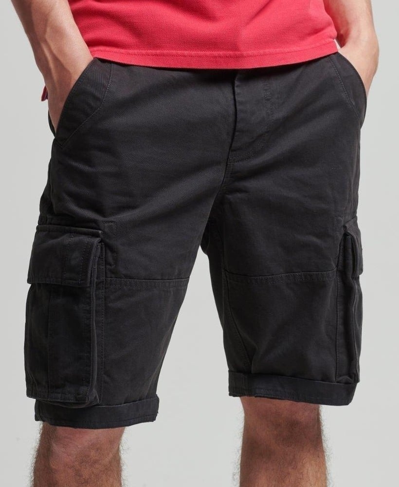 https://cdn.fynd.com/v2/falling-surf-7c8bb8/fyprod/wrkr/products/pictures/item/free/original/superdry/M7110299B02A/0/q3_x7R79Pb-410319807011_1.jpg