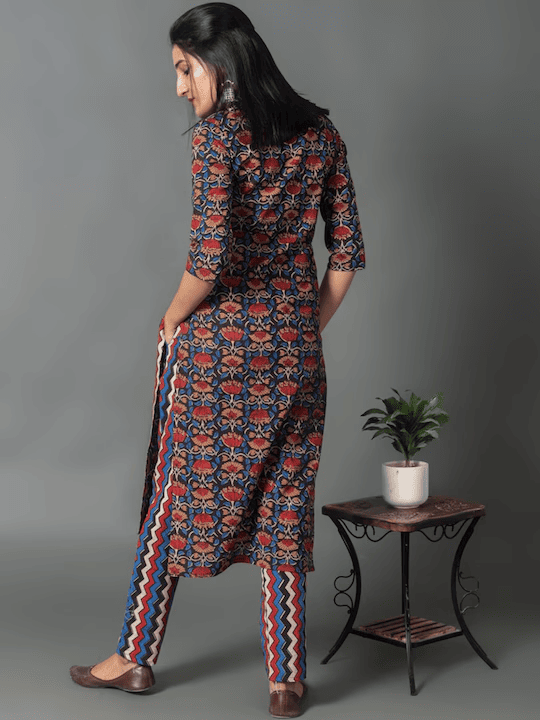 Women Blue Floral Printed Kurta with Trousers