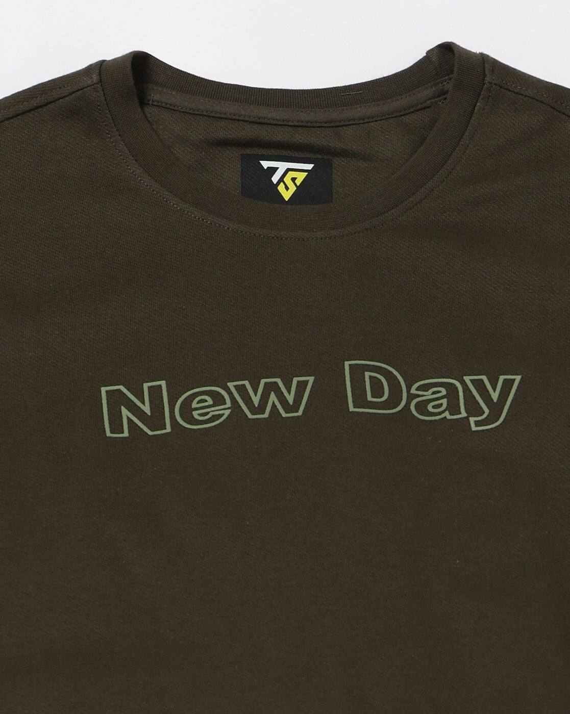 Teamspirit | Men Typographic Print Boxy Fit Crew-Neck T-Shirt|4