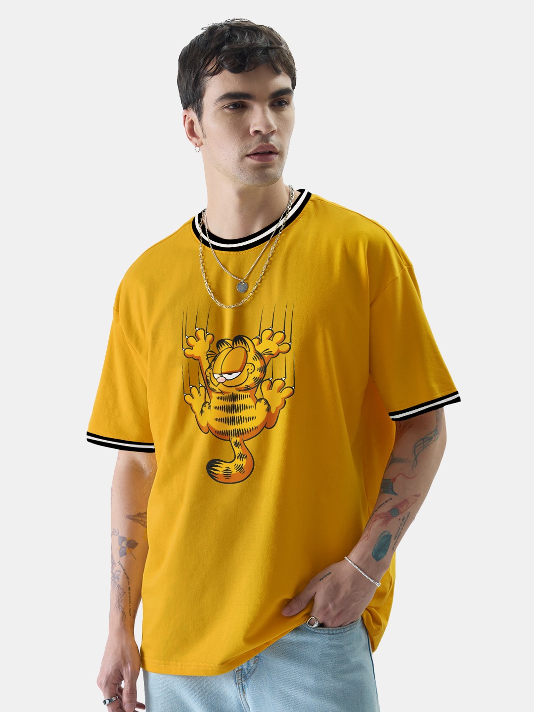Men's Garfield: Clingy Yellow Printed Oversized T-Shirt