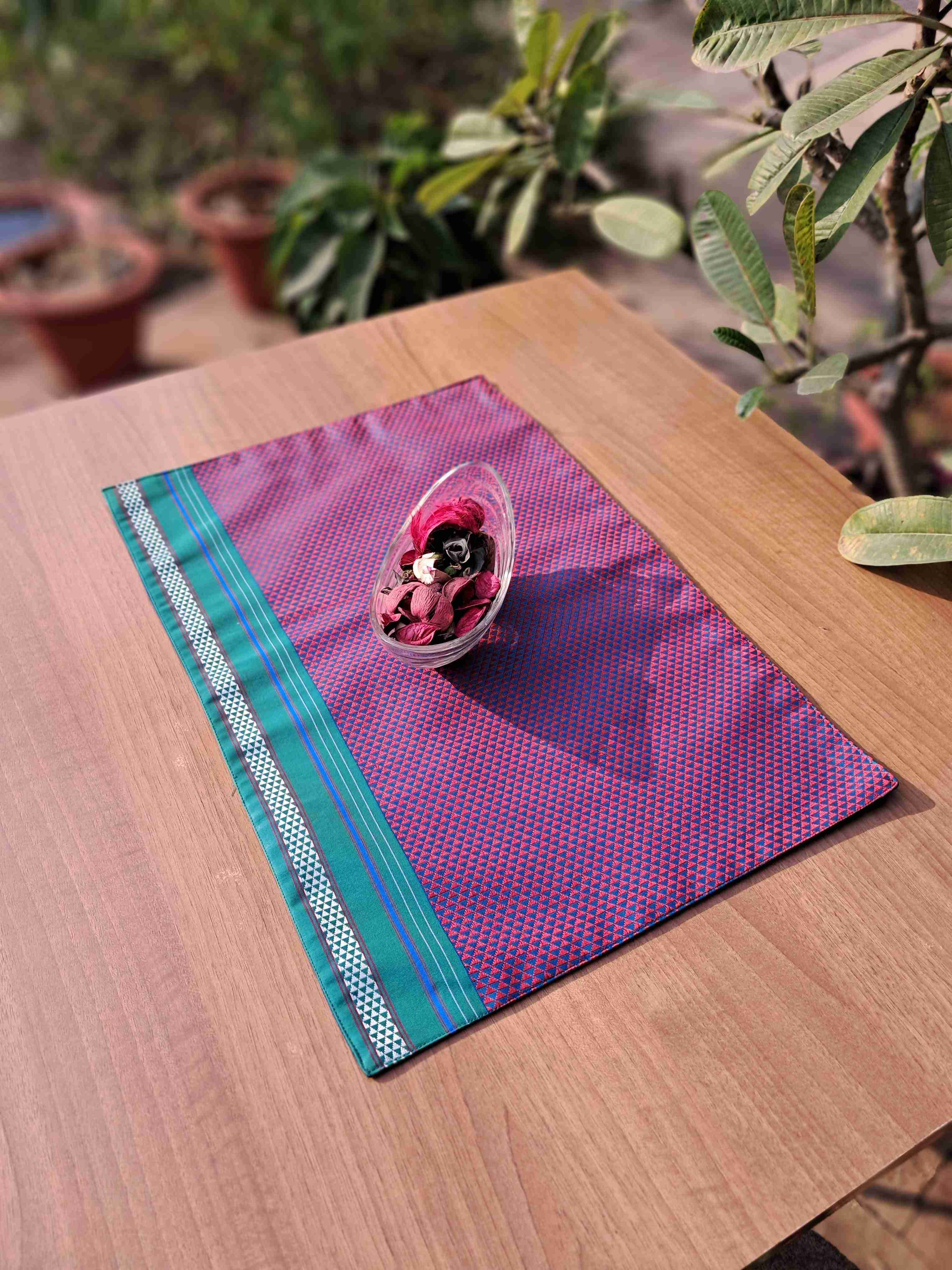 Khun Table Mat