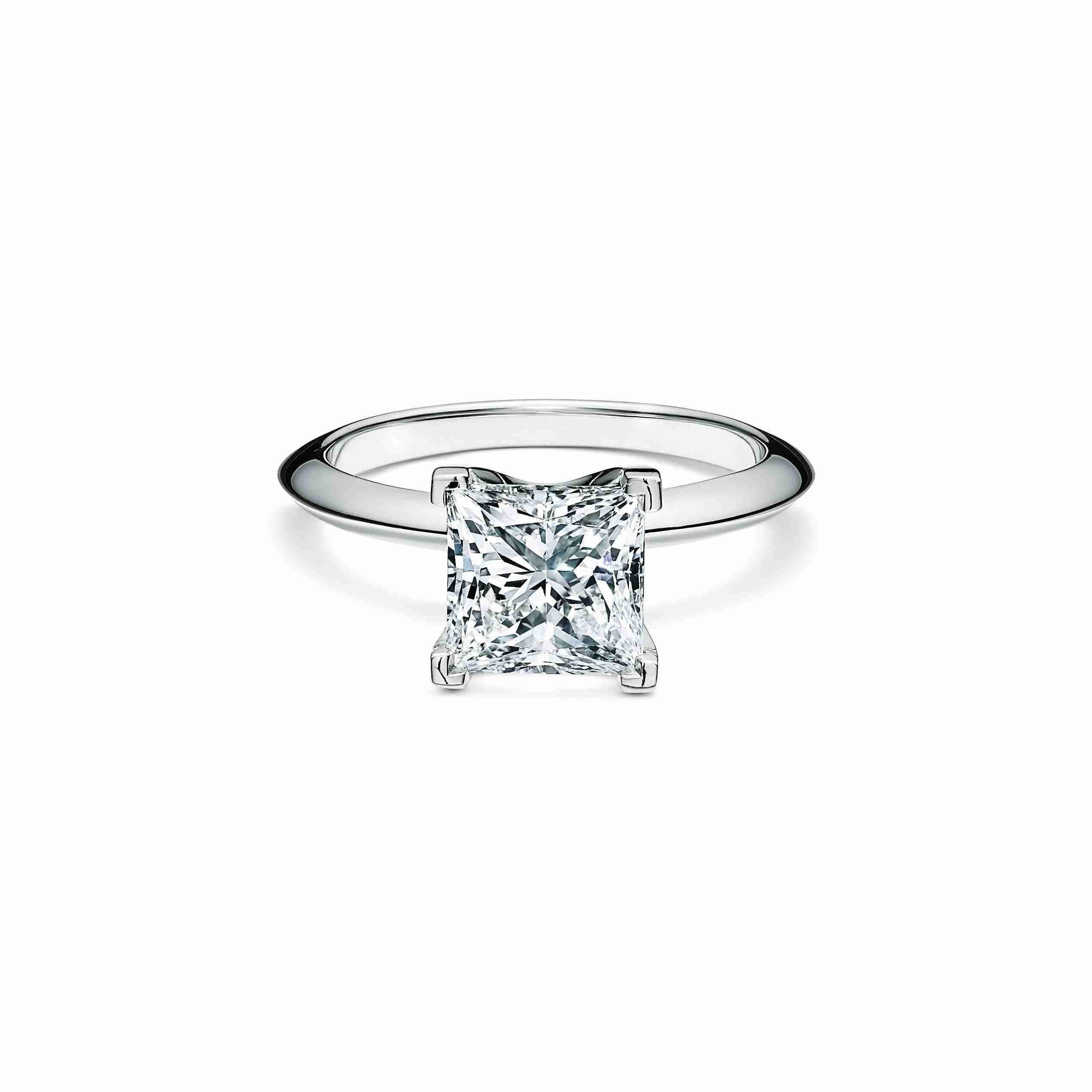 Princess Cut : Diamond Engagement Ring in Platinum