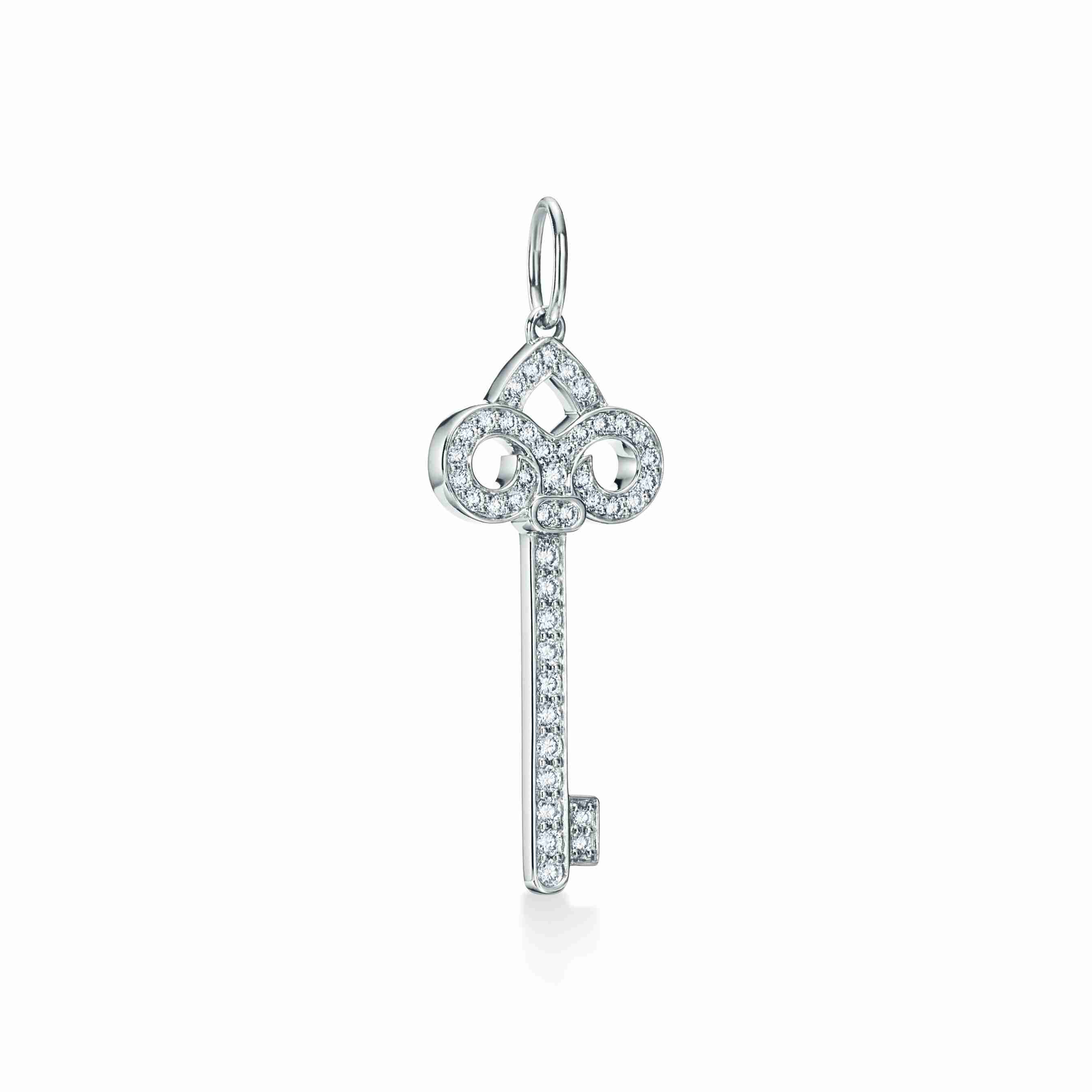 Tiffany & Co. : Fleur de Lis Key Pendant