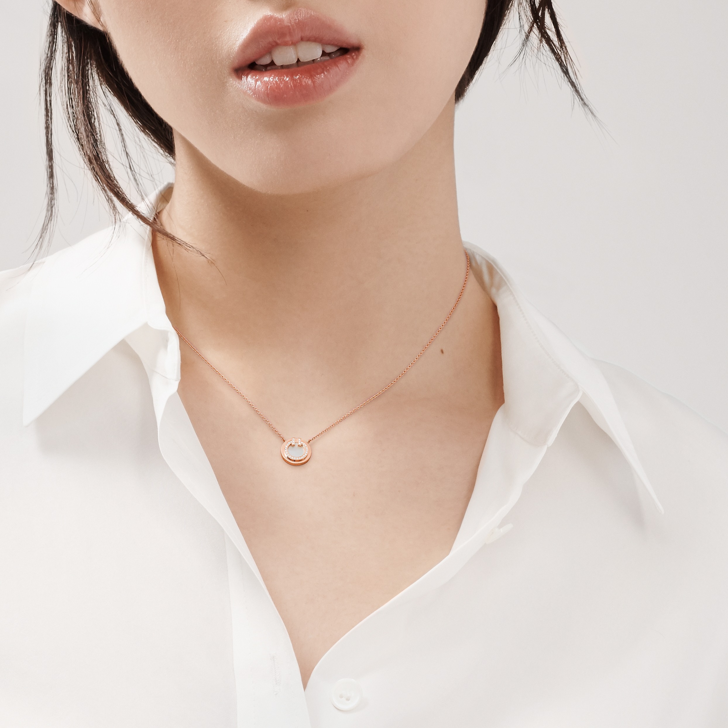 Tiffany T:Diamond and Mother-of-pearl Circle Pendant