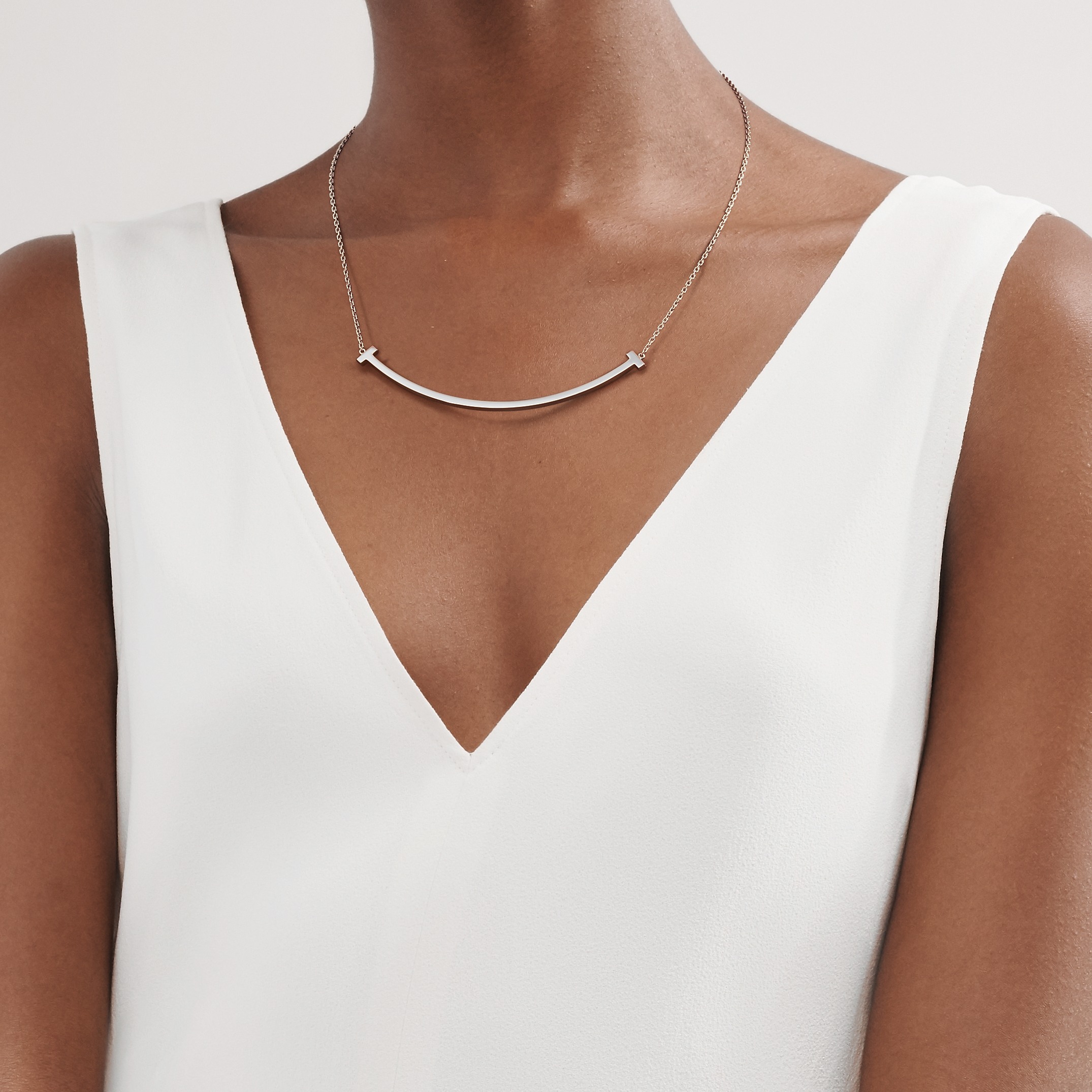Tiffany T:Extra Large Smile Pendant in 18k White Gold
