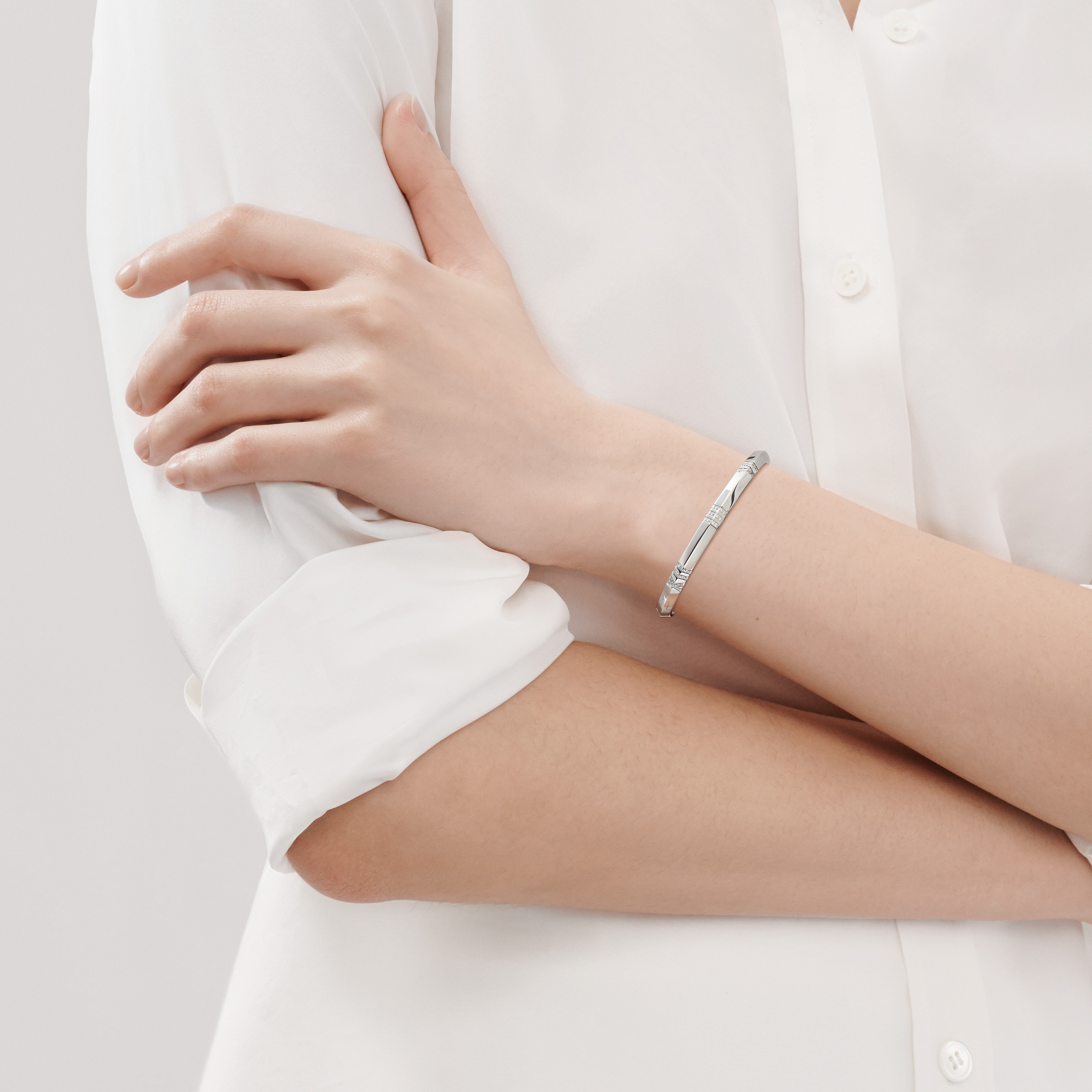 Atlas®:X Closed Narrow Hinged Bangle
in White Gold with Diamonds