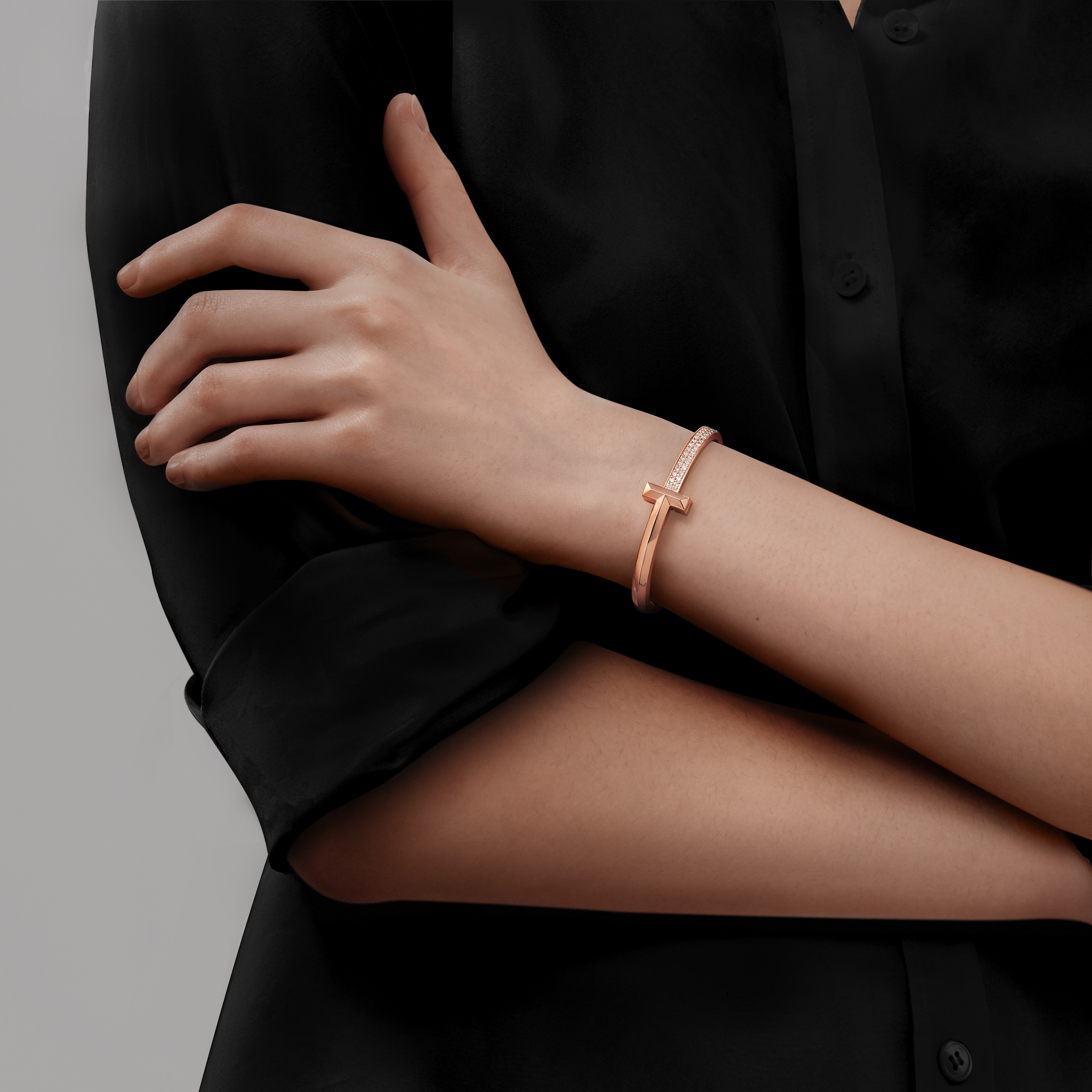 Tiffany T:T1 Wide Diamond Hinged Bangle