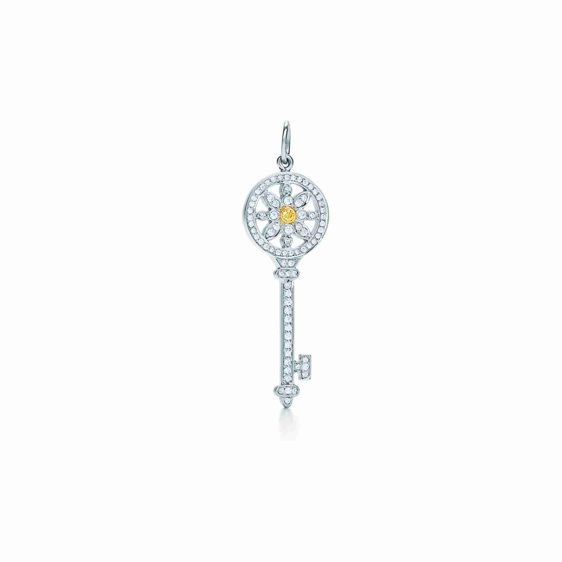 Tiffany & Co. : Daisy Key Pendant