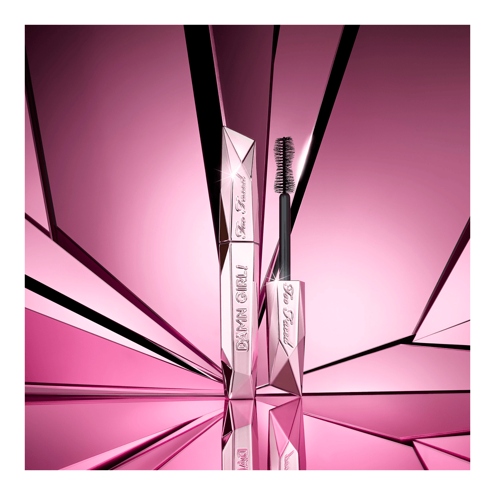 Damn Girl 24-Hour Black Mascara • Black