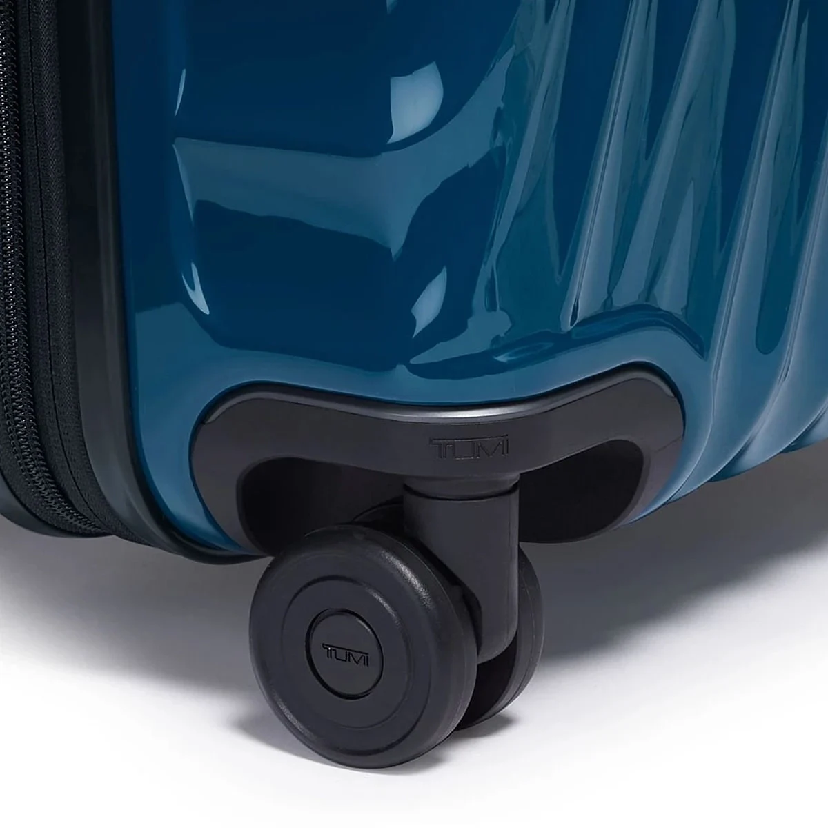 19 Degree International Expandable 4 Wheeled Carry-On Dark Turquoise