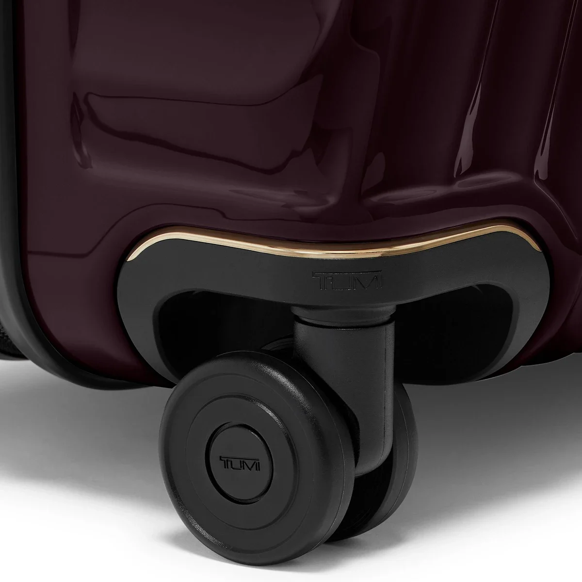 19 Degree Extended Trip Expandable 4 Wheeled Packing Case