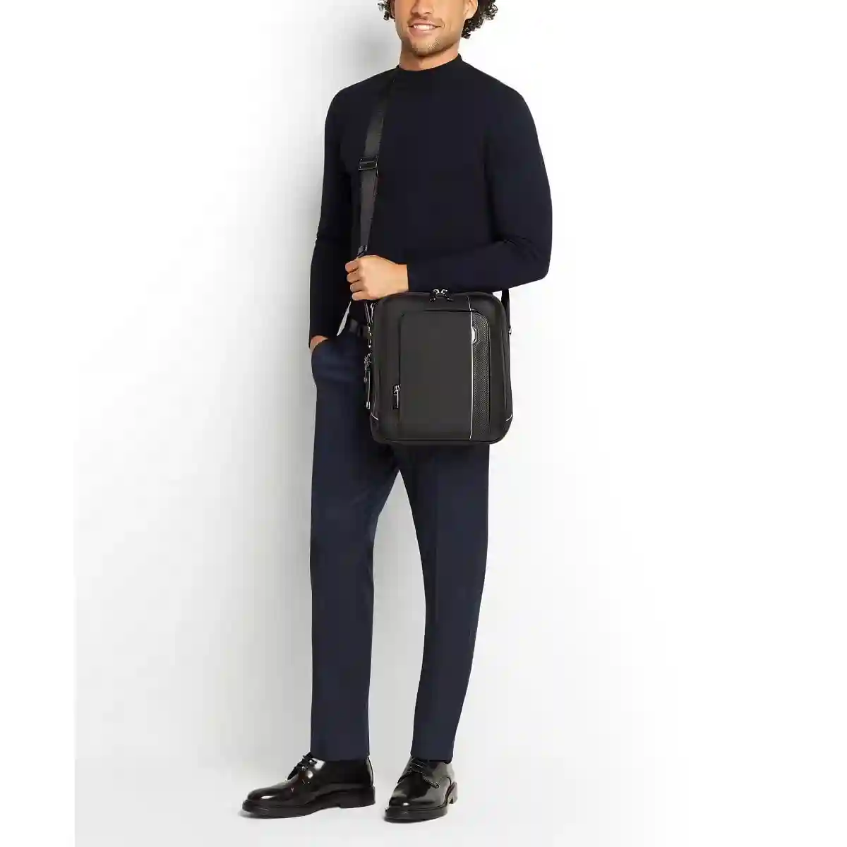 トゥミ TUMI LYONS CROSSBODY （BLACK） Lyons Crossbody
