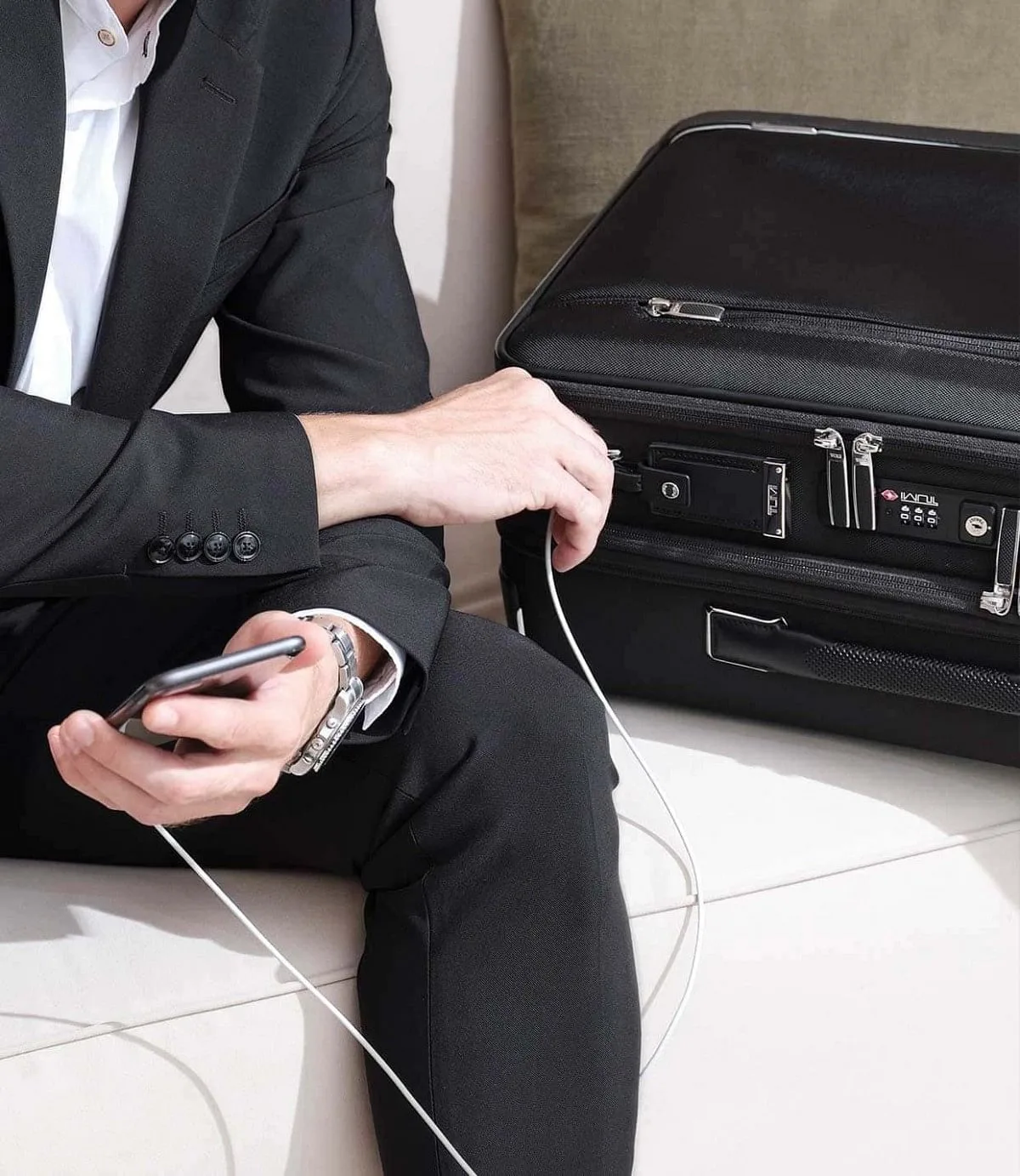International Dual Access 4 Wheeled Carry-On Black
