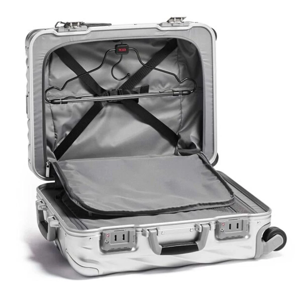 Tumi | 19 Degree Aluminum Continental Carry-On
