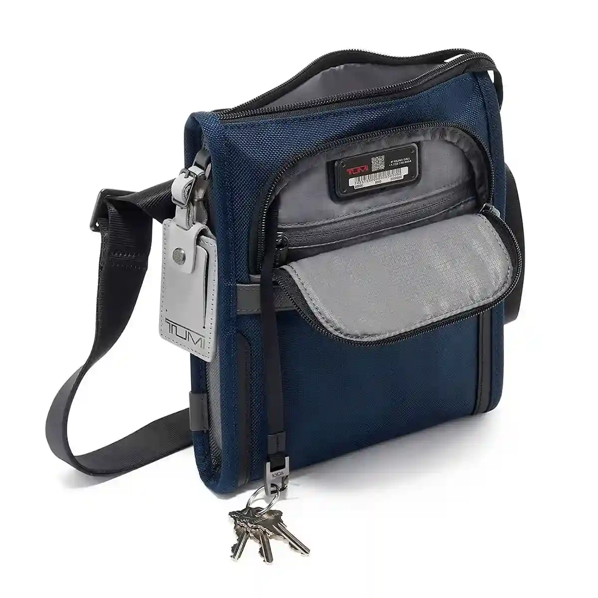 https://cdn.fynd.com/v2/falling-surf-7c8bb8/fyprod/wrkr/products/pictures/item/free/original/tumi/1173451602/2/_Efr_OKLd3-410341770001_3_8679.webp