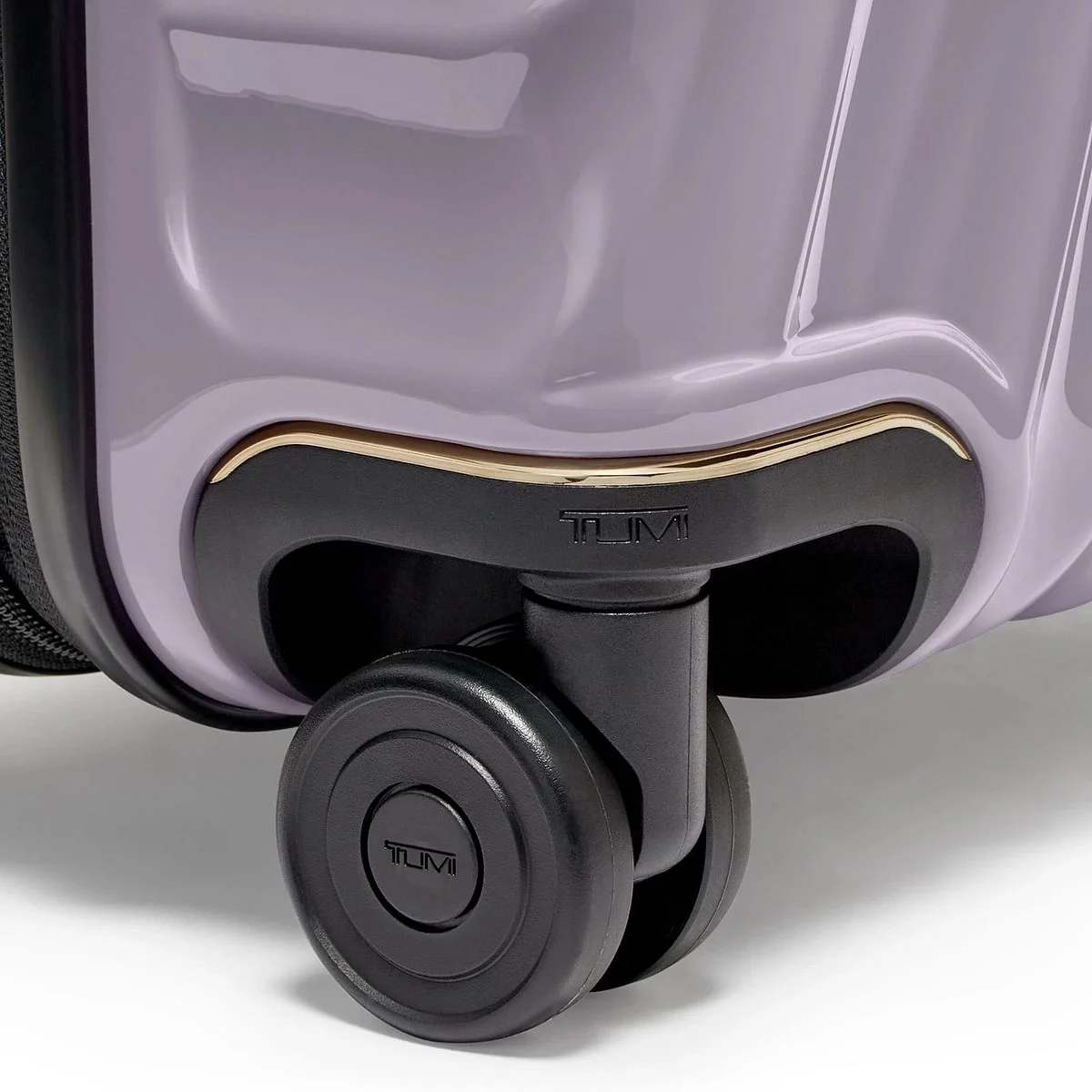 International Expandable 4 Wheeled Carry-On Lilac